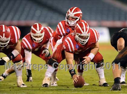Thumbnail 1 in Mater Dei vs. Servite photogallery.