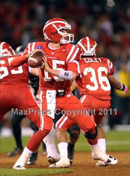 Thumbnail 2 in Mater Dei vs. Servite photogallery.