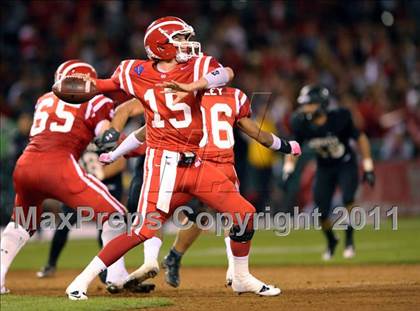 Thumbnail 3 in Mater Dei vs. Servite photogallery.