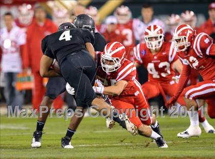 Thumbnail 2 in Mater Dei vs. Servite photogallery.
