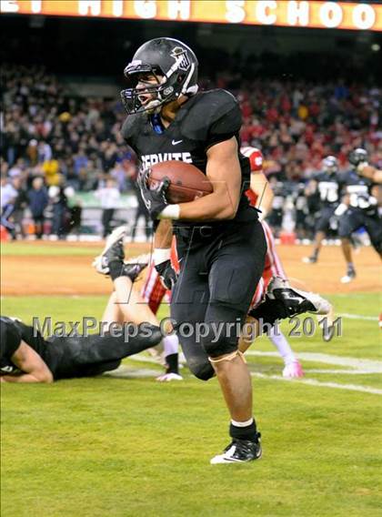 Thumbnail 3 in Mater Dei vs. Servite photogallery.