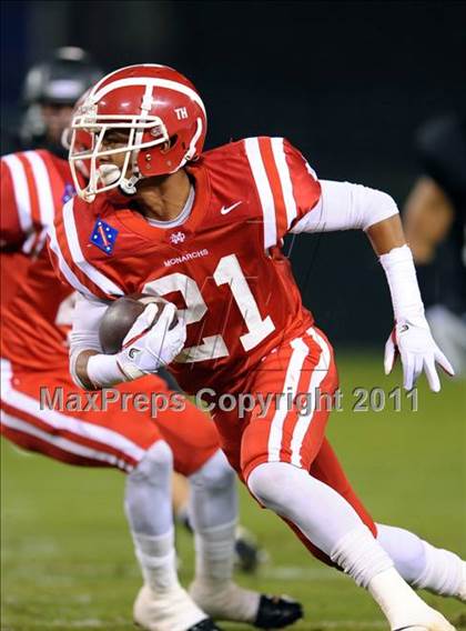 Thumbnail 2 in Mater Dei vs. Servite photogallery.