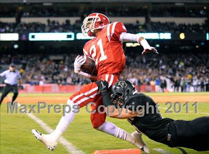 Thumbnail 2 in Mater Dei vs. Servite photogallery.