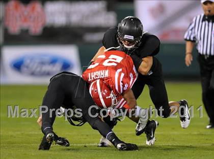 Thumbnail 1 in Mater Dei vs. Servite photogallery.