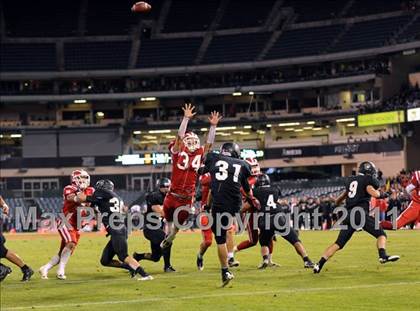Thumbnail 3 in Mater Dei vs. Servite photogallery.