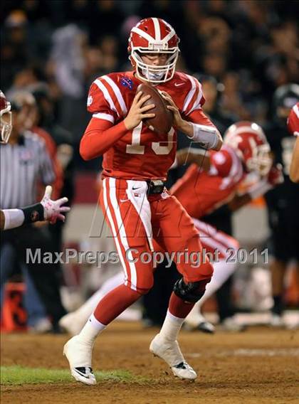 Thumbnail 3 in Mater Dei vs. Servite photogallery.