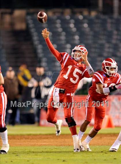 Thumbnail 3 in Mater Dei vs. Servite photogallery.