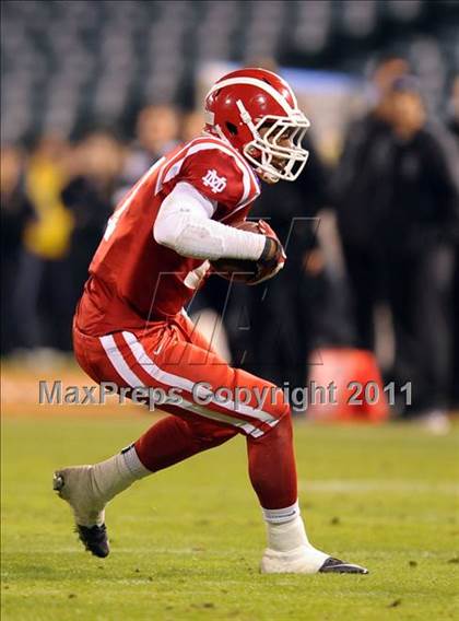 Thumbnail 2 in Mater Dei vs. Servite photogallery.