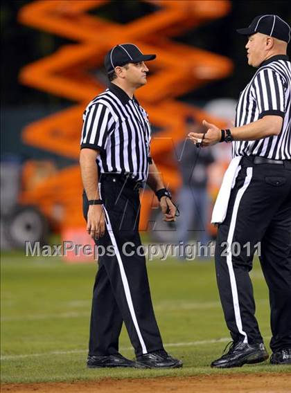 Thumbnail 1 in Mater Dei vs. Servite photogallery.