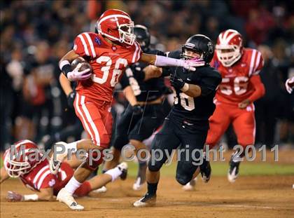 Thumbnail 2 in Mater Dei vs. Servite photogallery.