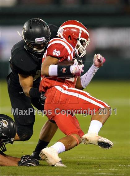 Thumbnail 2 in Mater Dei vs. Servite photogallery.
