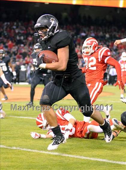Thumbnail 3 in Mater Dei vs. Servite photogallery.