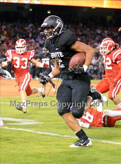 Thumbnail 1 in Mater Dei vs. Servite photogallery.