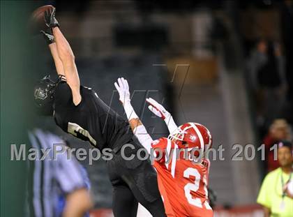 Thumbnail 3 in Mater Dei vs. Servite photogallery.