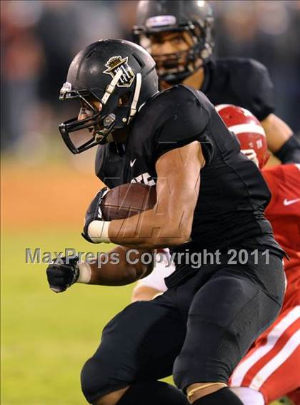 Thumbnail 1 in Mater Dei vs. Servite photogallery.