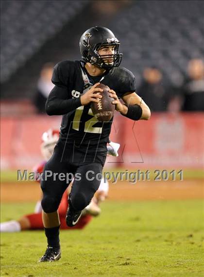 Thumbnail 1 in Mater Dei vs. Servite photogallery.