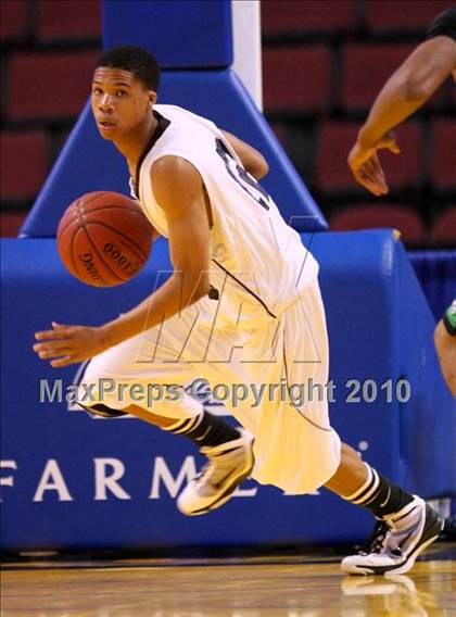 Thumbnail 1 in Lincoln vs. St. Francis (CIF State D2 Final) photogallery.