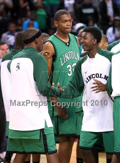 Thumbnail 3 in Lincoln vs. St. Francis (CIF State D2 Final) photogallery.