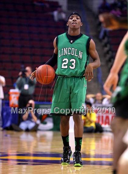 Thumbnail 2 in Lincoln vs. St. Francis (CIF State D2 Final) photogallery.