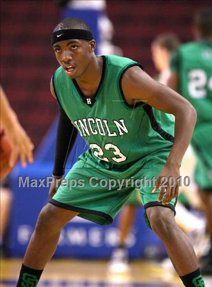 Thumbnail 3 in Lincoln vs. St. Francis (CIF State D2 Final) photogallery.