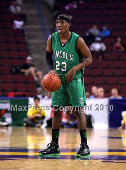 Thumbnail 2 in Lincoln vs. St. Francis (CIF State D2 Final) photogallery.