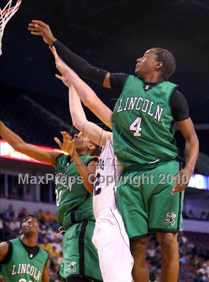 Thumbnail 1 in Lincoln vs. St. Francis (CIF State D2 Final) photogallery.