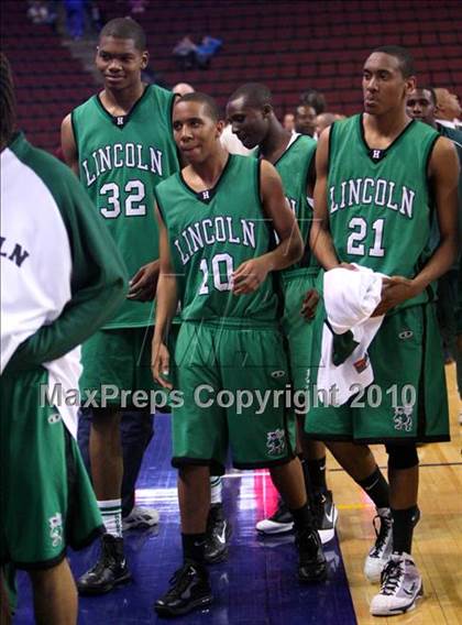 Thumbnail 2 in Lincoln vs. St. Francis (CIF State D2 Final) photogallery.