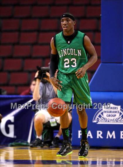 Thumbnail 1 in Lincoln vs. St. Francis (CIF State D2 Final) photogallery.