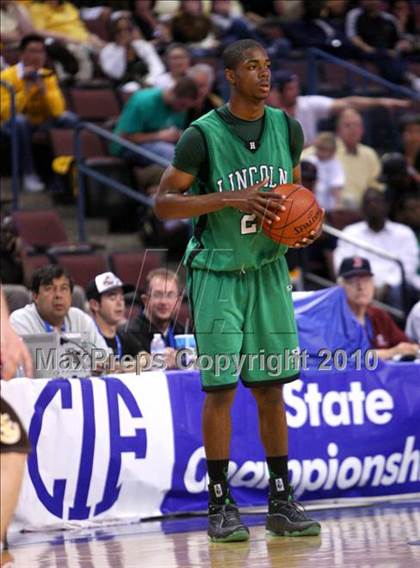 Thumbnail 1 in Lincoln vs. St. Francis (CIF State D2 Final) photogallery.
