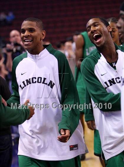Thumbnail 2 in Lincoln vs. St. Francis (CIF State D2 Final) photogallery.