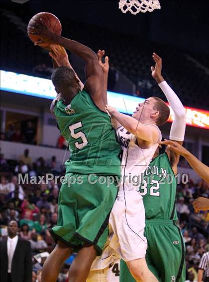 Thumbnail 1 in Lincoln vs. St. Francis (CIF State D2 Final) photogallery.