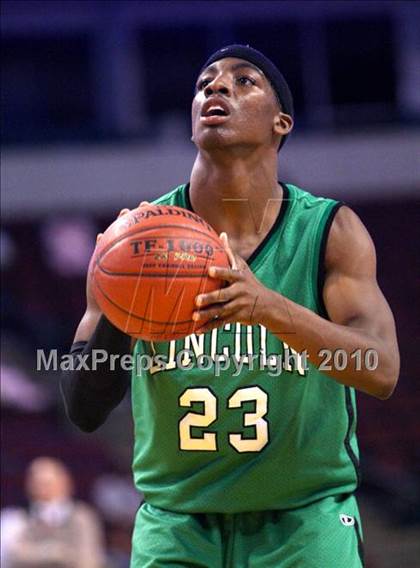 Thumbnail 1 in Lincoln vs. St. Francis (CIF State D2 Final) photogallery.