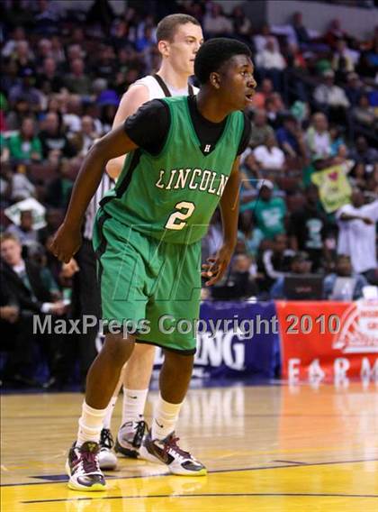 Thumbnail 1 in Lincoln vs. St. Francis (CIF State D2 Final) photogallery.