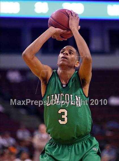 Thumbnail 3 in Lincoln vs. St. Francis (CIF State D2 Final) photogallery.