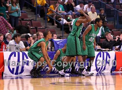 Thumbnail 2 in Lincoln vs. St. Francis (CIF State D2 Final) photogallery.