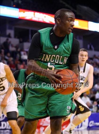 Thumbnail 1 in Lincoln vs. St. Francis (CIF State D2 Final) photogallery.
