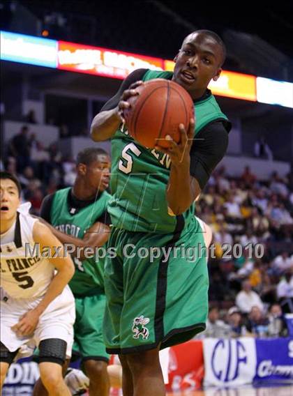 Thumbnail 3 in Lincoln vs. St. Francis (CIF State D2 Final) photogallery.