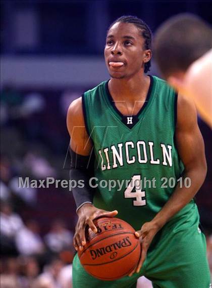 Thumbnail 2 in Lincoln vs. St. Francis (CIF State D2 Final) photogallery.