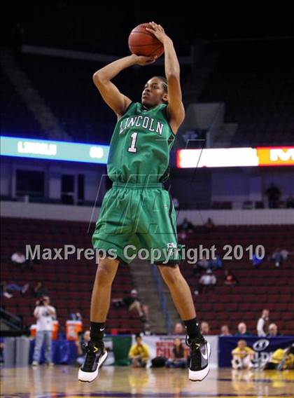 Thumbnail 3 in Lincoln vs. St. Francis (CIF State D2 Final) photogallery.