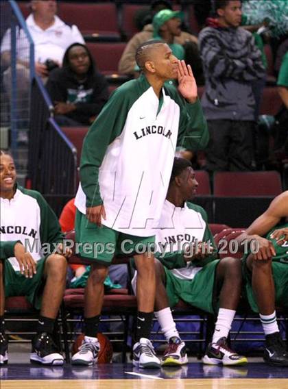 Thumbnail 3 in Lincoln vs. St. Francis (CIF State D2 Final) photogallery.