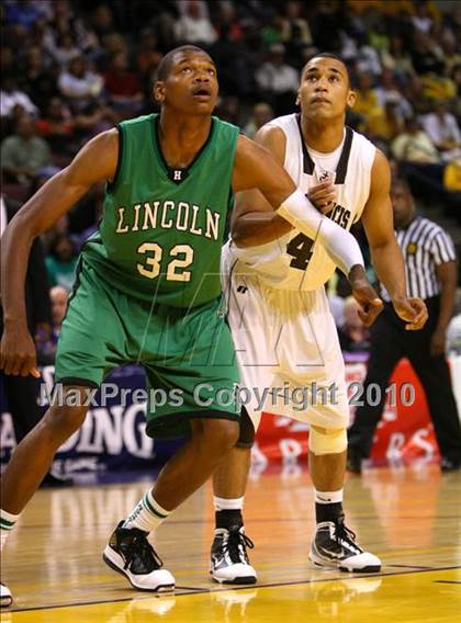 Thumbnail 1 in Lincoln vs. St. Francis (CIF State D2 Final) photogallery.