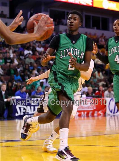 Thumbnail 2 in Lincoln vs. St. Francis (CIF State D2 Final) photogallery.