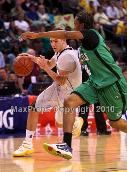 Thumbnail 1 in Lincoln vs. St. Francis (CIF State D2 Final) photogallery.