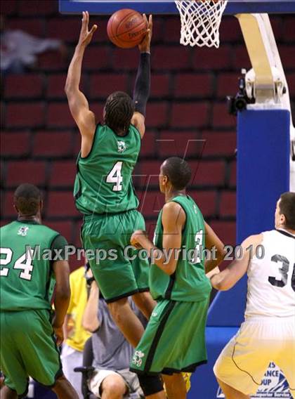 Thumbnail 3 in Lincoln vs. St. Francis (CIF State D2 Final) photogallery.