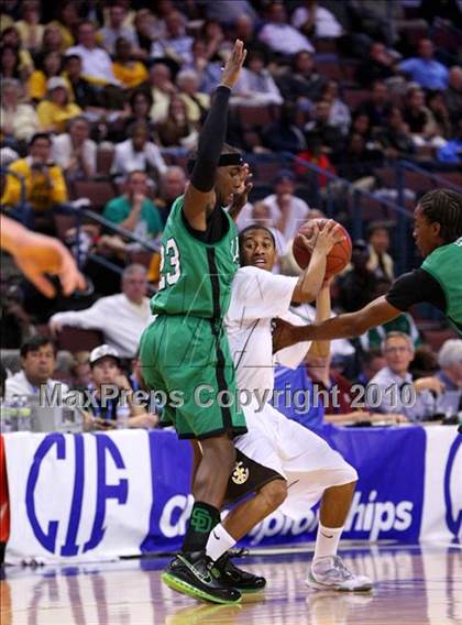 Thumbnail 1 in Lincoln vs. St. Francis (CIF State D2 Final) photogallery.
