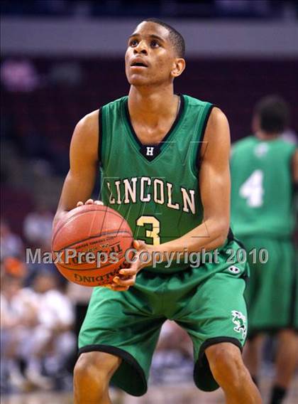 Thumbnail 2 in Lincoln vs. St. Francis (CIF State D2 Final) photogallery.