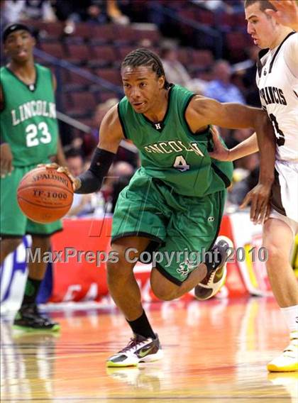 Thumbnail 2 in Lincoln vs. St. Francis (CIF State D2 Final) photogallery.