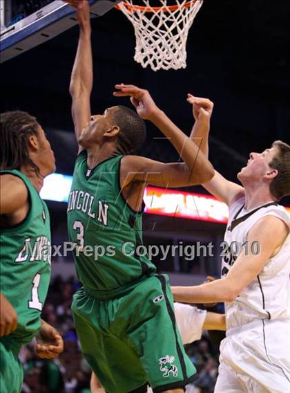 Thumbnail 2 in Lincoln vs. St. Francis (CIF State D2 Final) photogallery.