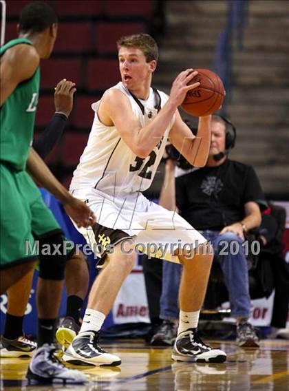 Thumbnail 3 in Lincoln vs. St. Francis (CIF State D2 Final) photogallery.