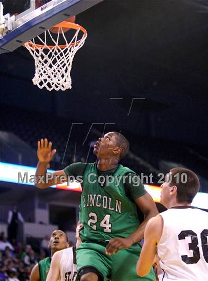 Thumbnail 1 in Lincoln vs. St. Francis (CIF State D2 Final) photogallery.